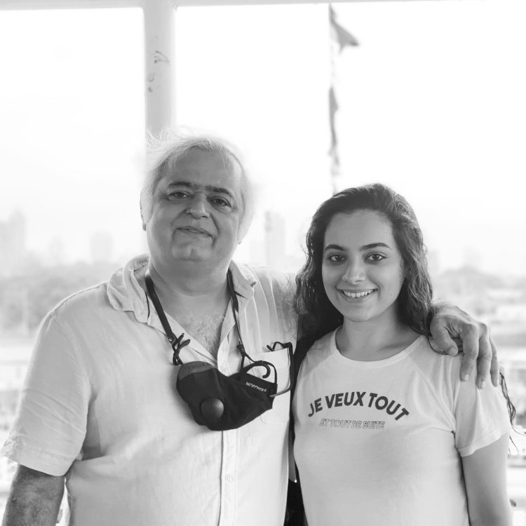 अभिनेत्री रेशम सहानी तिचा फराज हा चित्रपट थिएटरमध्ये पाहून भावूक झाली