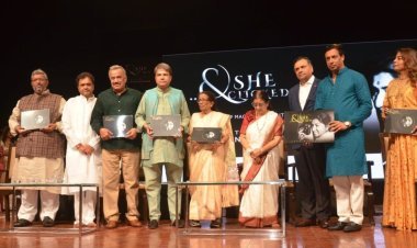 लता मंगेशकरचं अद्वितीय वारसा '...And She Clicked'  बुक लॉन्च सोबत